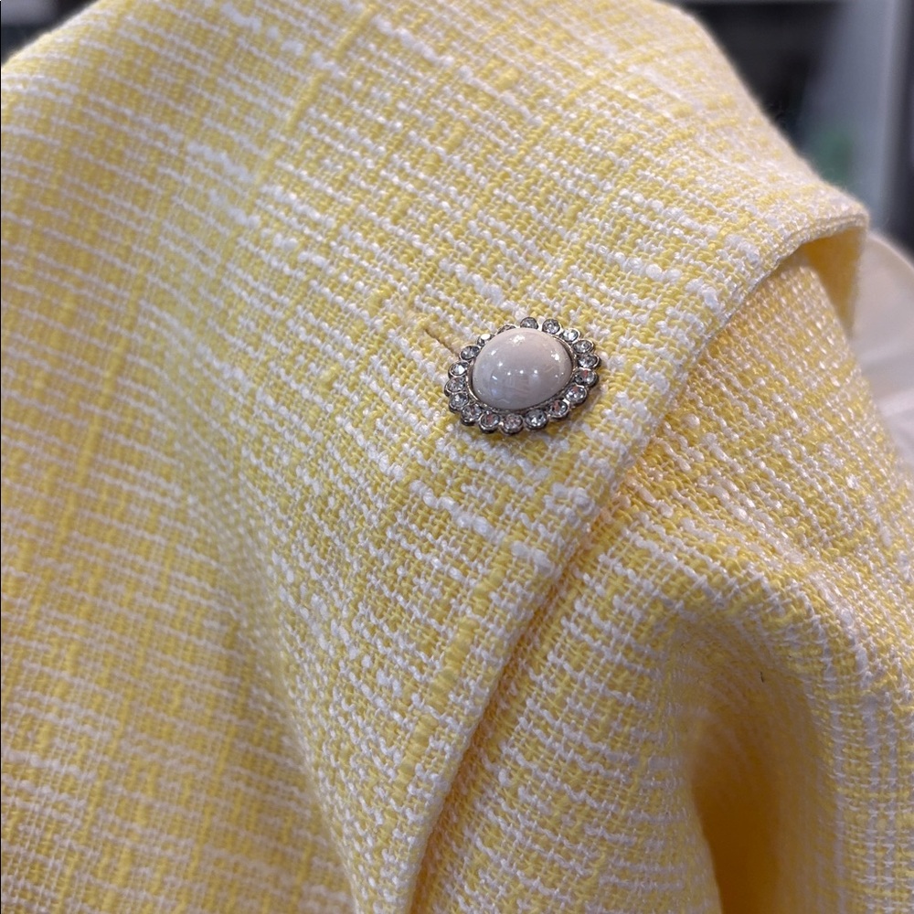Yellow Cropped Jacket with White Accents - Picture 4 of 4